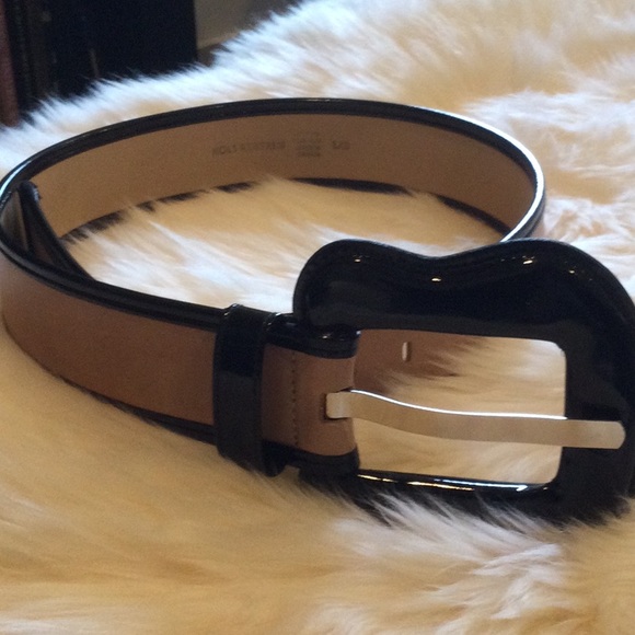 Holt Renfrew Accessories - 🔥 Two Tone Patent Leather Nude & Black Belt